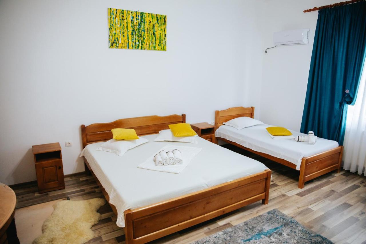 Pensiunea Casa Cristal Târgu Jiu Exteriör bild