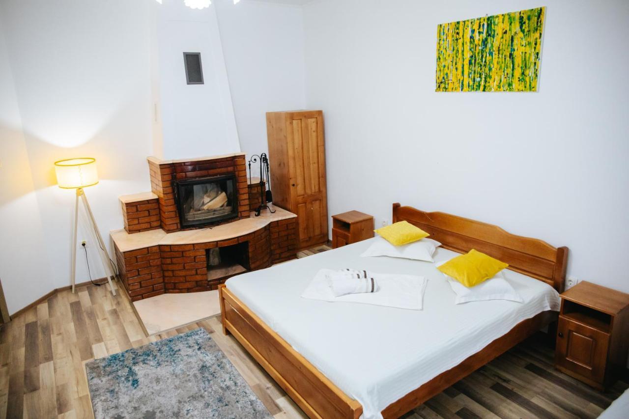 Pensiunea Casa Cristal Târgu Jiu Exteriör bild
