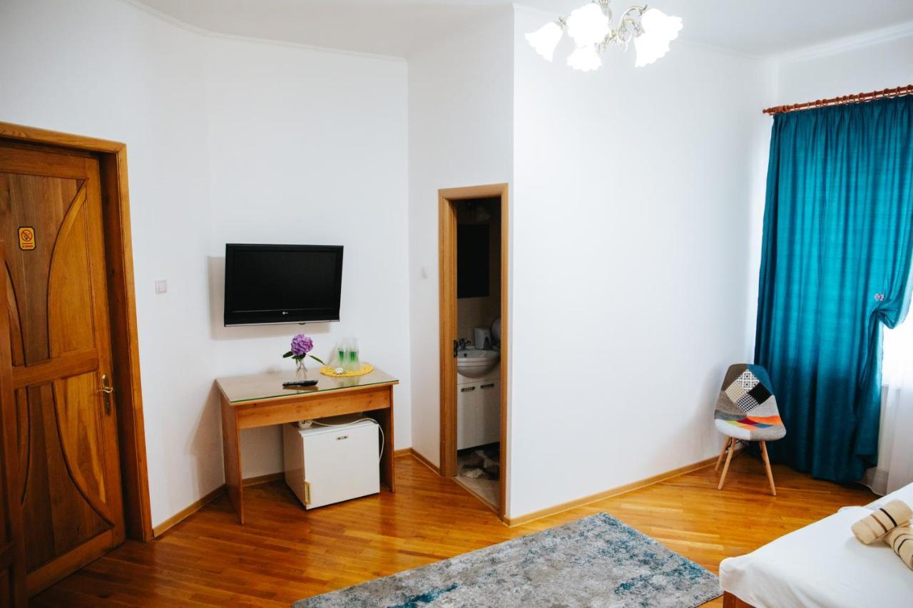 Pensiunea Casa Cristal Târgu Jiu Exteriör bild